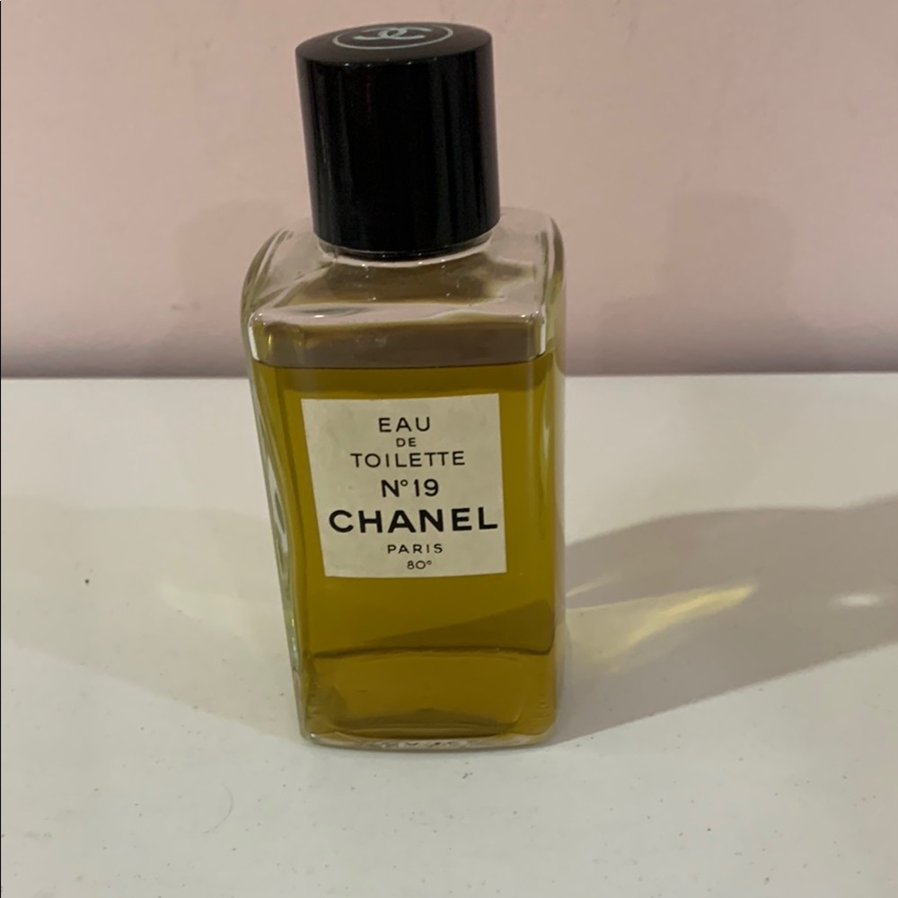 Vintage rare Chanel N19 eau de toilette splash bottle 6 Fl Oz